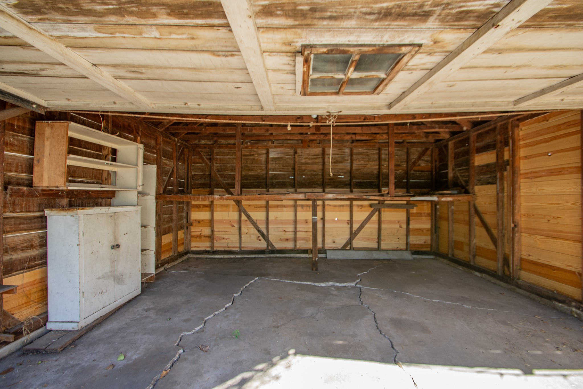 7447 Magnolia Street Houston, TX 77023 - Photo 35 of 38 a view of a garage