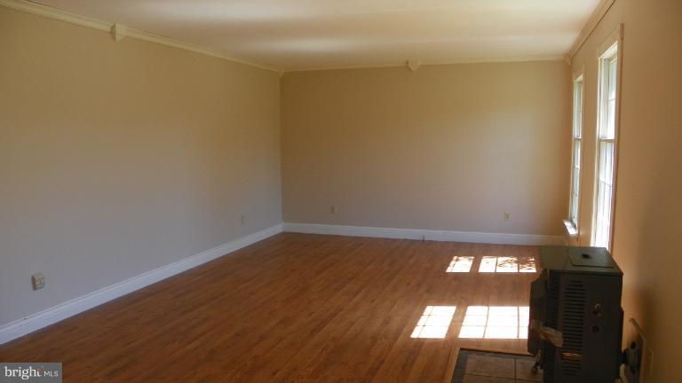 5807 Wheatley Church Road Rhodesdale, MD 21659 - Photo 3 of 24 Living Room