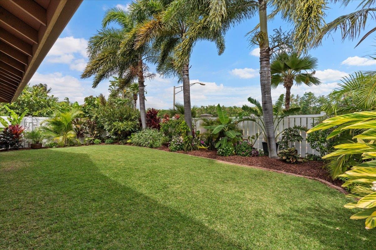 28 Papahi Loop Kahului, HI 96732 - Photo 25 of 50 a view of a yard with palm trees