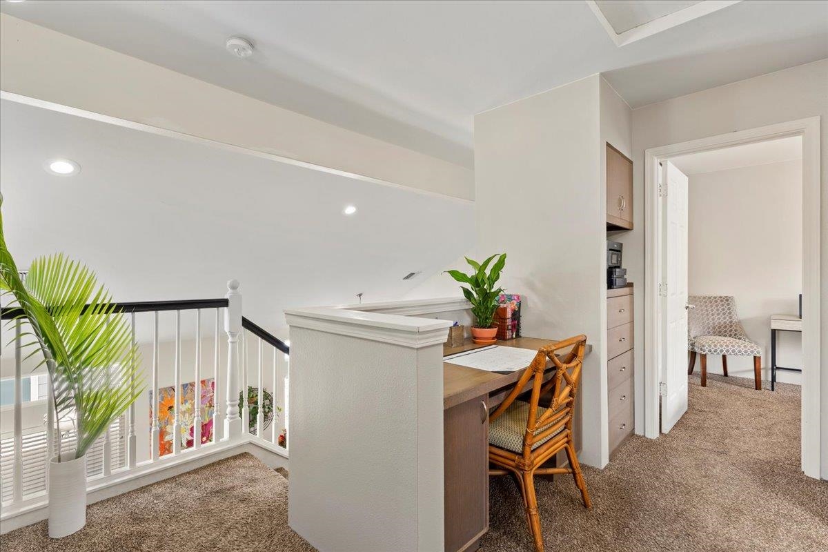 28 Papahi Loop Kahului, HI 96732 - Photo 38 of 50 a dining room with furniture and a potted plant