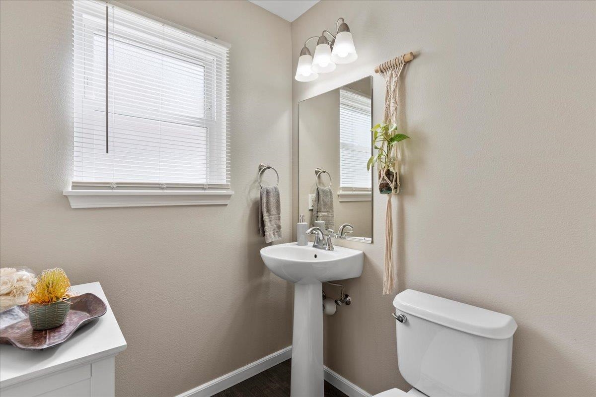 28 Papahi Loop Kahului, HI 96732 - Photo 44 of 50 a bathroom with a sink toilet and mirror