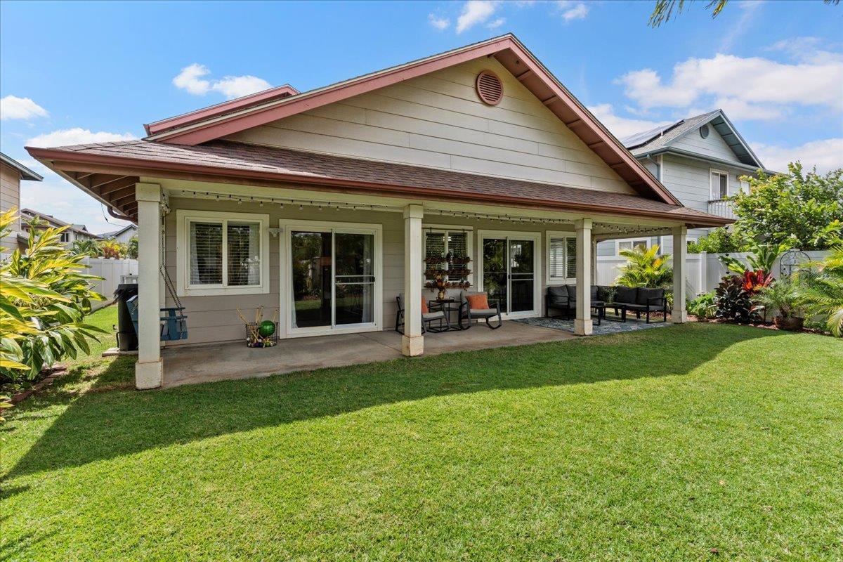 28 Papahi Loop Kahului, HI 96732 - Photo 6 of 50 a front view of a house with a yard and porch