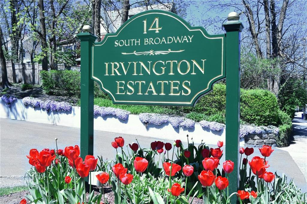 The colorful Spring entrance to Irvington Estates