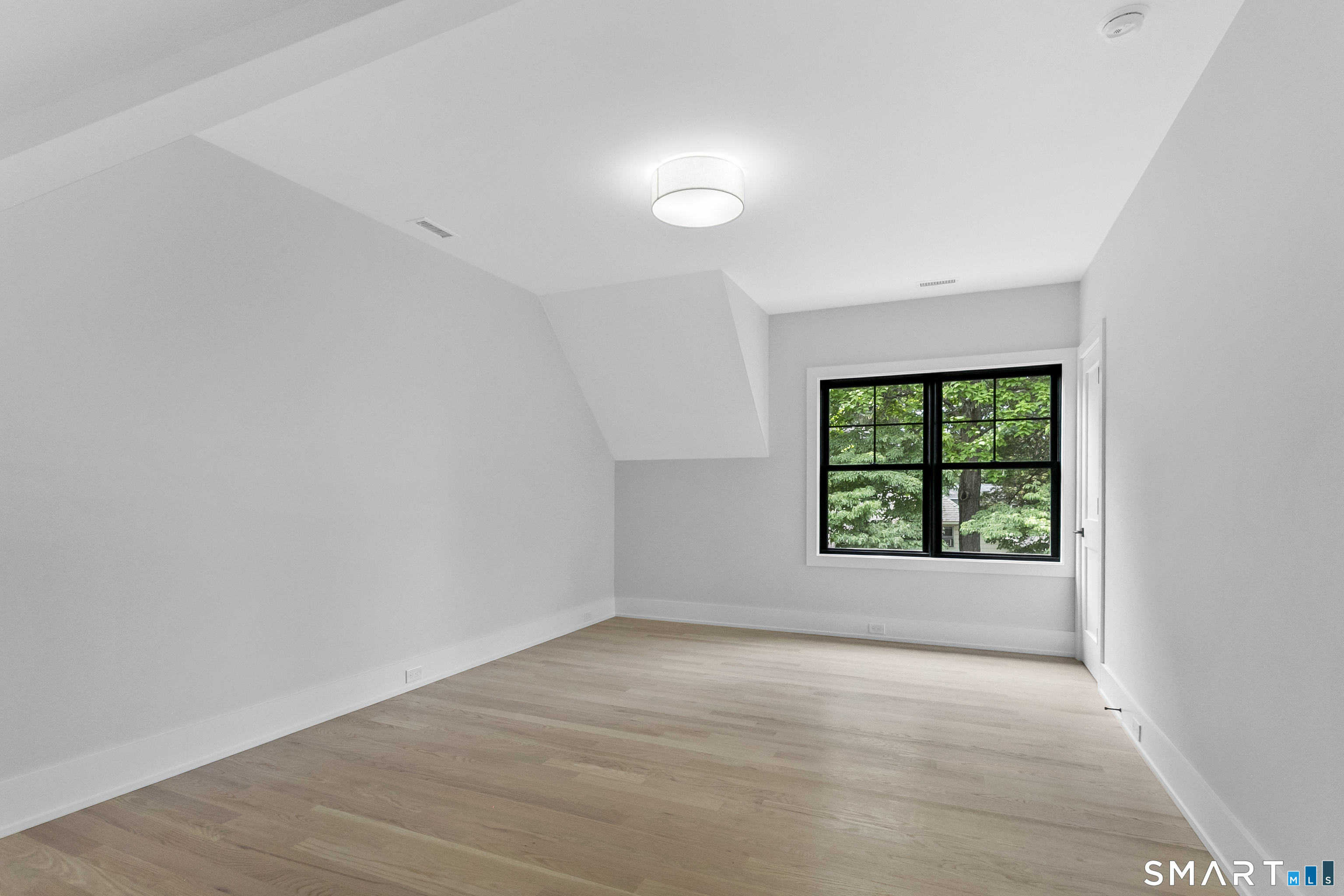 110 Porters Hill Road Trumbull, CT 06611 - Photo 32 of 39 Gallery Image 32