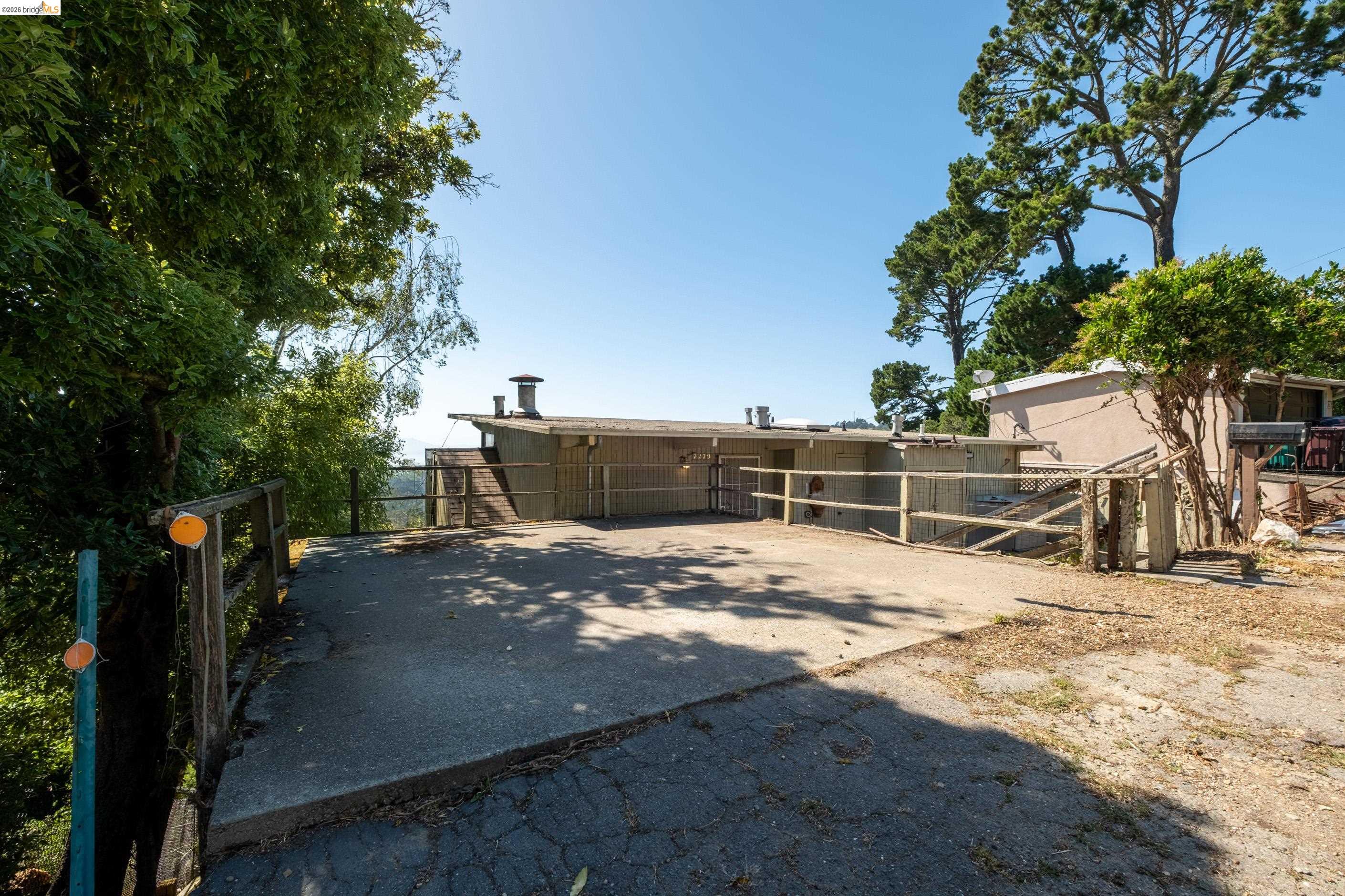 7279 Snake Road Oakland, CA 94611 - Photo 32 of 50