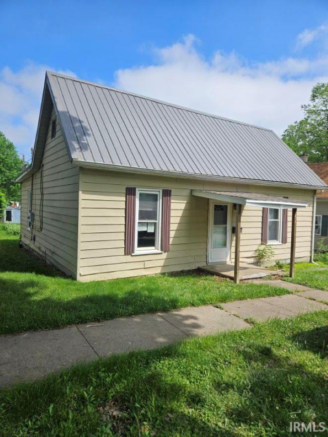 319 West Vine Street Mitchell, IN 47446 - Photo 1 of 7