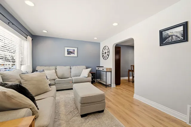 $359,500 | 10430 South Whipple Street, Chicago, IL 60655
