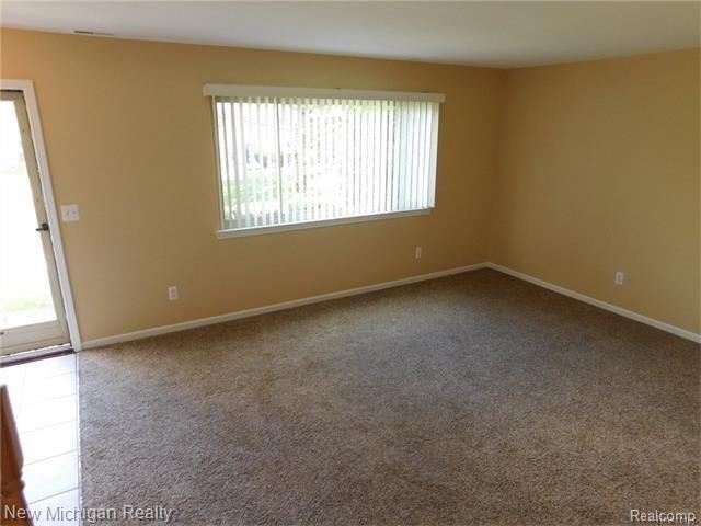50547 Maurice Road, Unit 8 New Baltimore, MI 48047 - Photo 3 of 14