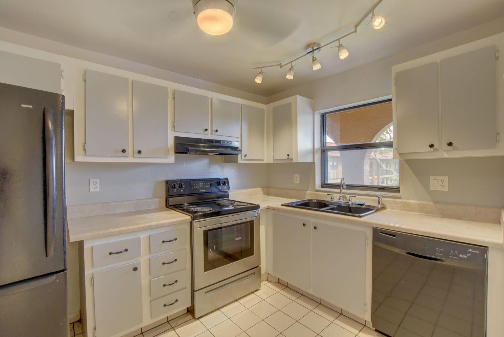 2001 Woolbright Road, Unit F204 Boynton Beach, FL 33426 - Photo 9 of 20 Kitchen