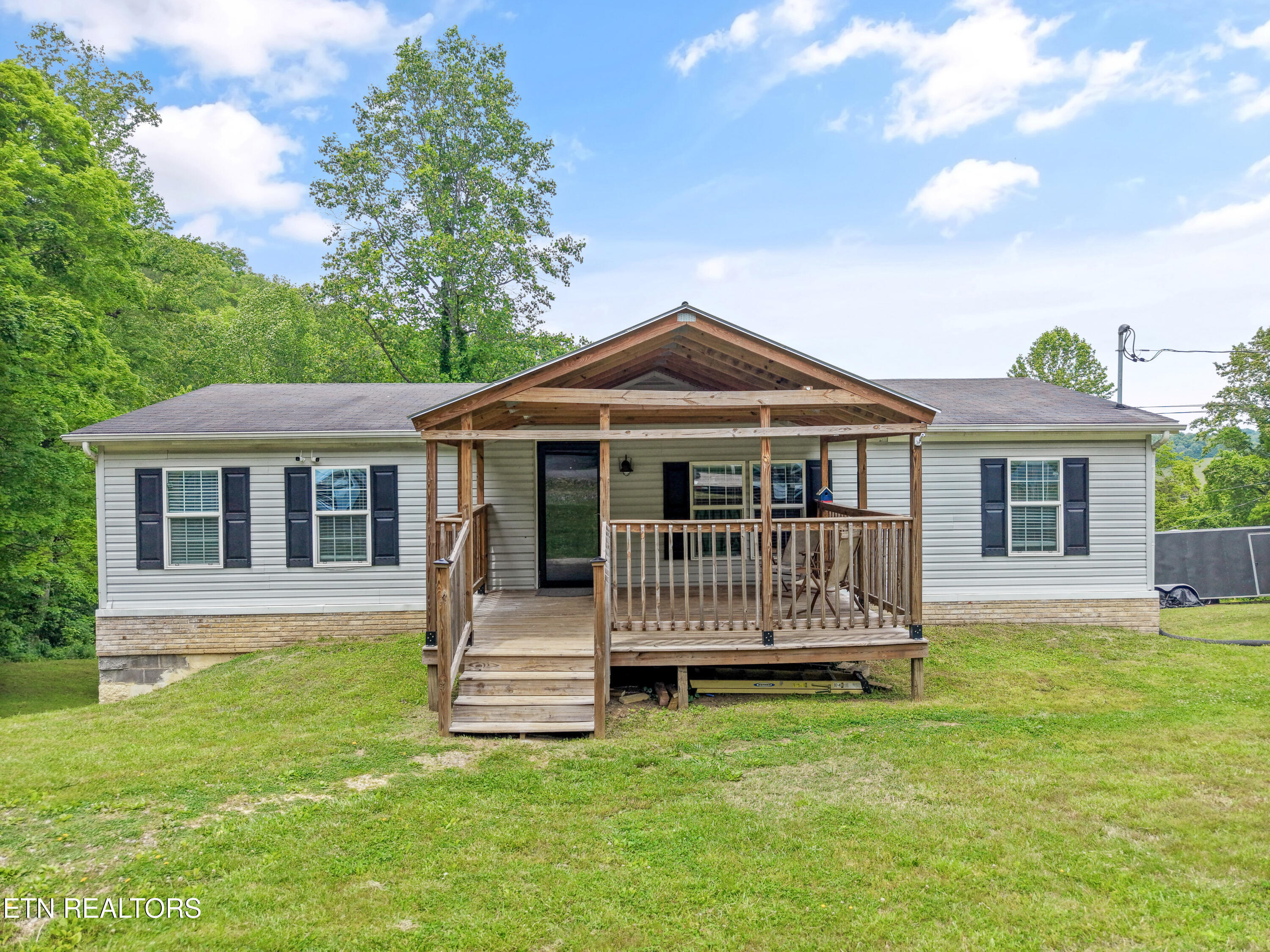 495 Monroe Rd031