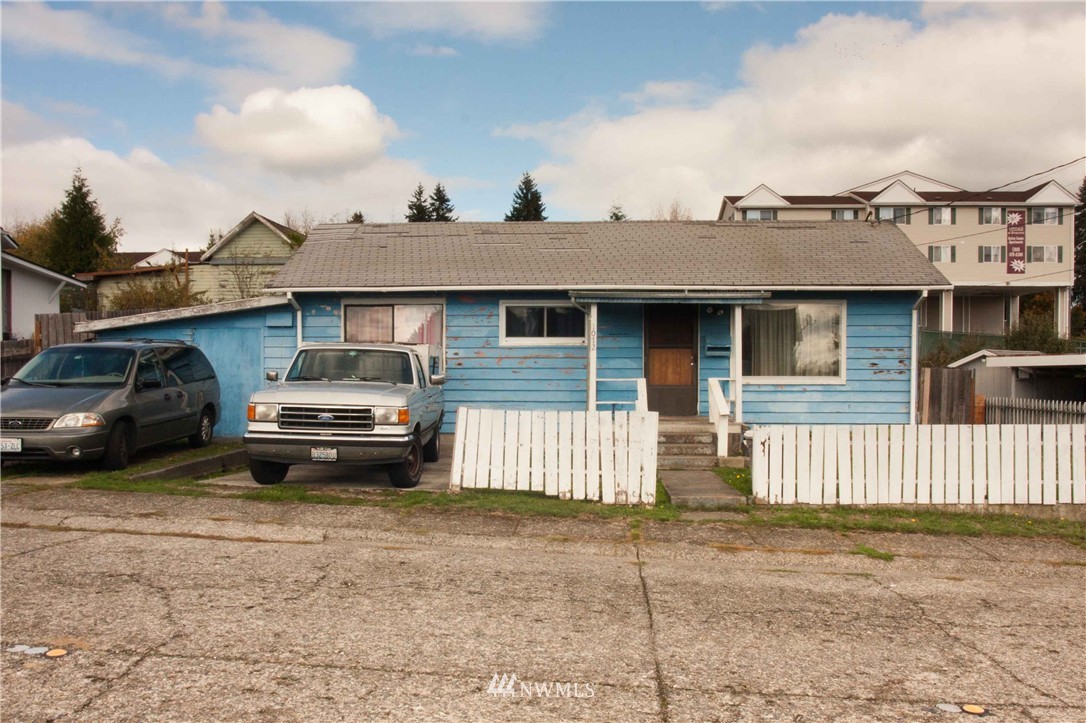1072 Walnut Street Bremerton, WA 98310 - Photo 1 of 9 Gallery Image 1