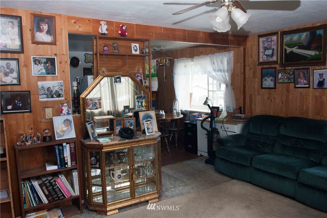 1072 Walnut Street Bremerton, WA 98310 - Photo 3 of 9 Gallery Image 3