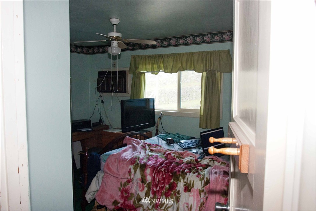 1072 Walnut Street Bremerton, WA 98310 - Photo 7 of 9 Gallery Image 7