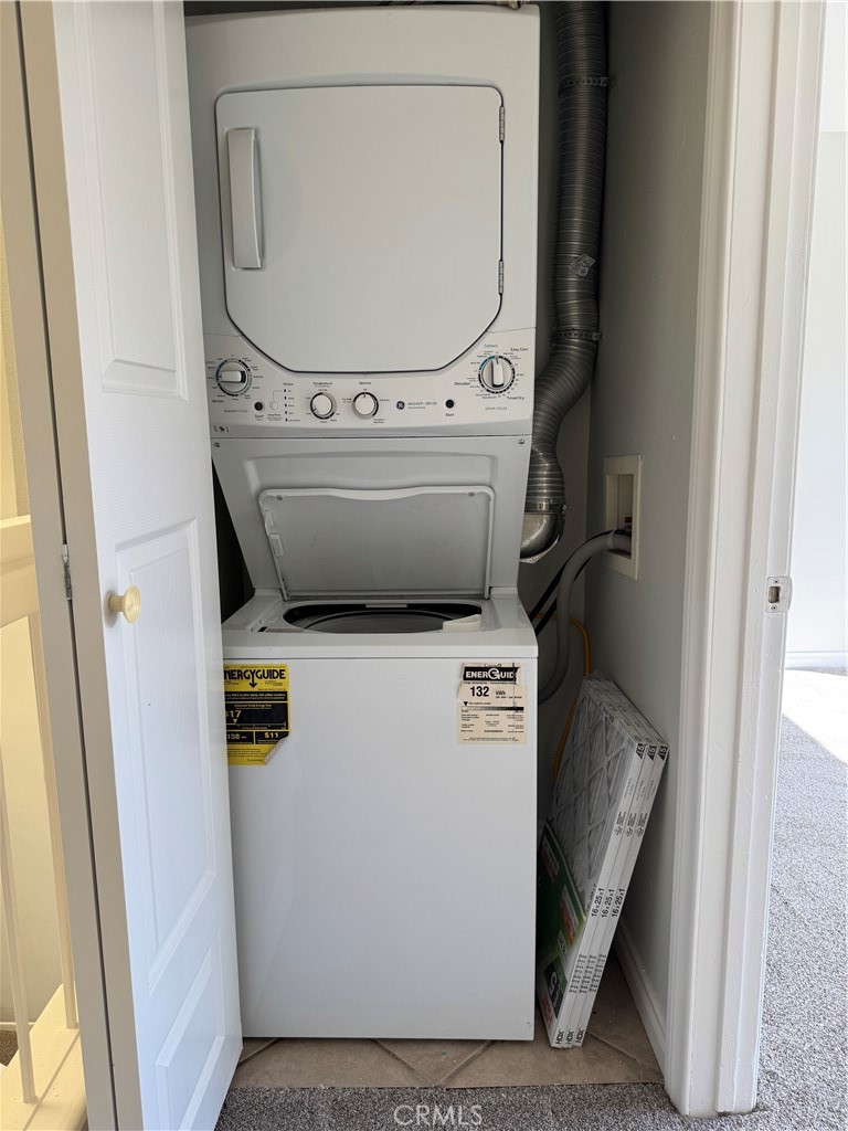 1730 Sinaloa Road Simi Valley, CA 93065 - Photo 21 of 38 a utility room with dryer and washer