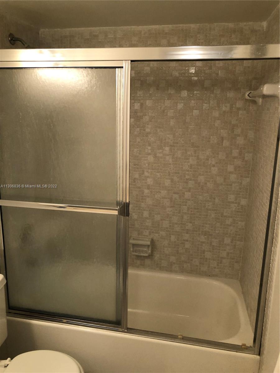 250 Gate Road, Unit 153 Hollywood, FL 33024 - Photo 12 of 19 a bathroom with a bathtub and a shower