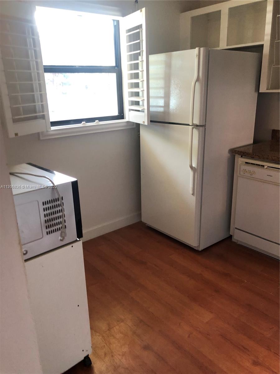 250 Gate Road, Unit 153 Hollywood, FL 33024 - Photo 5 of 19 a view of kitchen with washer and dryer