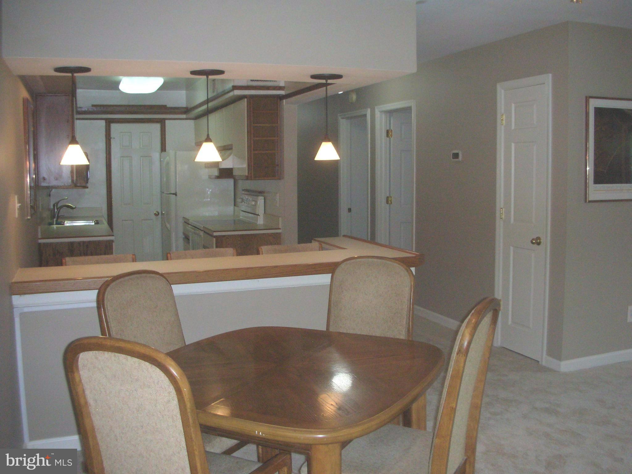 8312 Kingsgate Road, Unit 535 Springfield, VA 22152 - Photo 3 of 19 Living Room and Dining Room Combination