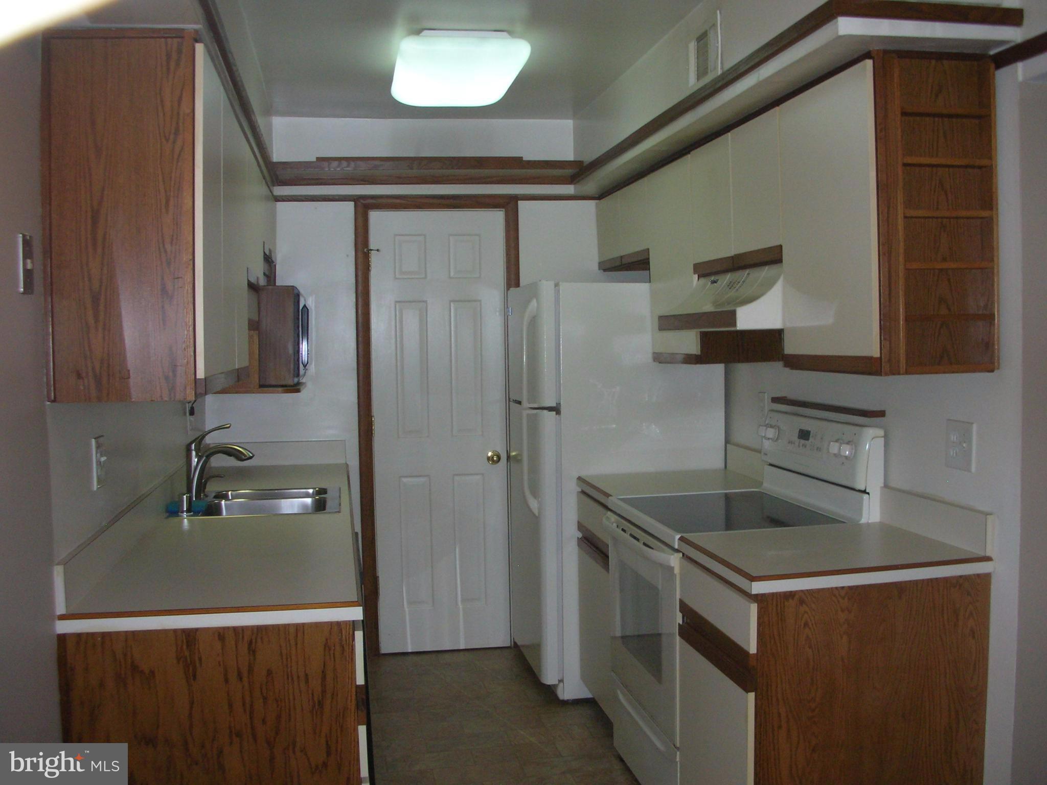 8312 Kingsgate Road, Unit 535 Springfield, VA 22152 - Photo 5 of 19 Kitchen