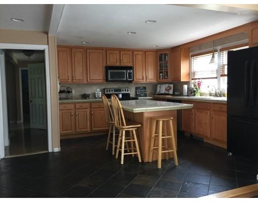 94 Stoneleigh Road Holden, MA 01520 - Photo 3 of 27 Gallery Image 3
