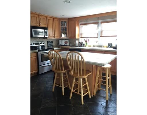 94 Stoneleigh Road Holden, MA 01520 - Photo 4 of 27 Gallery Image 4