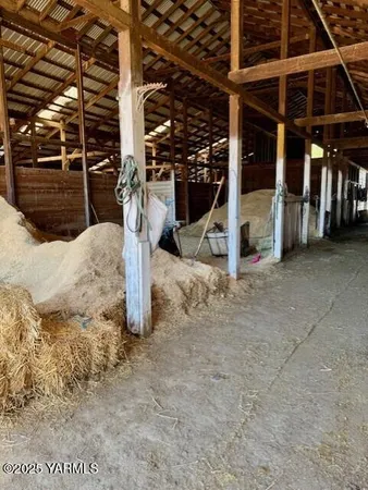 a view of a garage