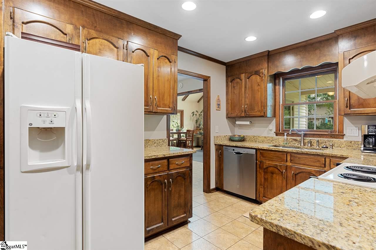 213 West Silverleaf Street Greer, SC 29650 - Photo 8 of 32 Gallery Image 8