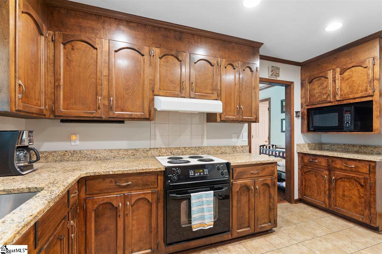 213 West Silverleaf Street Greer, SC 29650 - Photo 10 of 32 Gallery Image 10