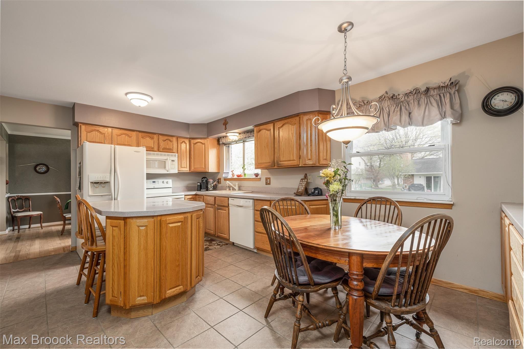 36071 Curtis Road Livonia, MI 48152 - Photo 7 of 29 2E2A9092-Edit.jpg