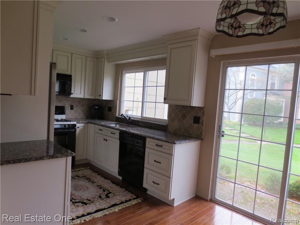 1295 Lamplighter Lane, Unit 75 Rochester Hills, MI 48306 - Photo 10 of 23