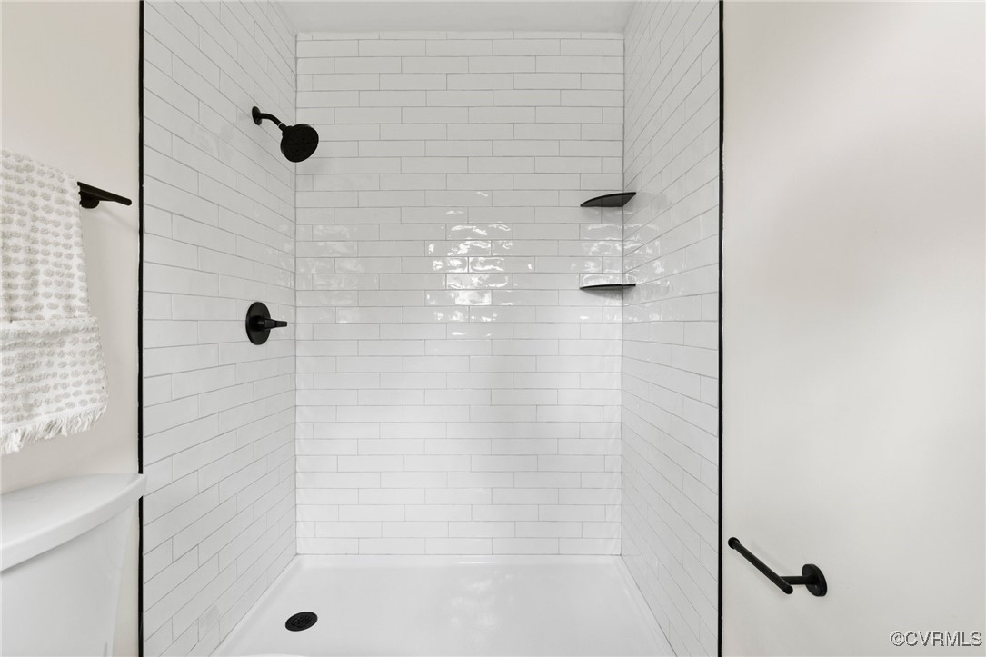 1700 Globe Road Aylett, VA 23009 - Photo 16 of 24 a bathroom with a shower