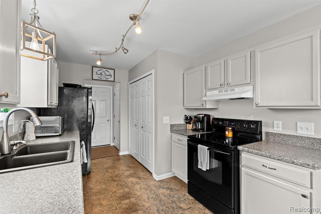 755 1st Street Fenton, MI 48430 - Photo 11 of 35