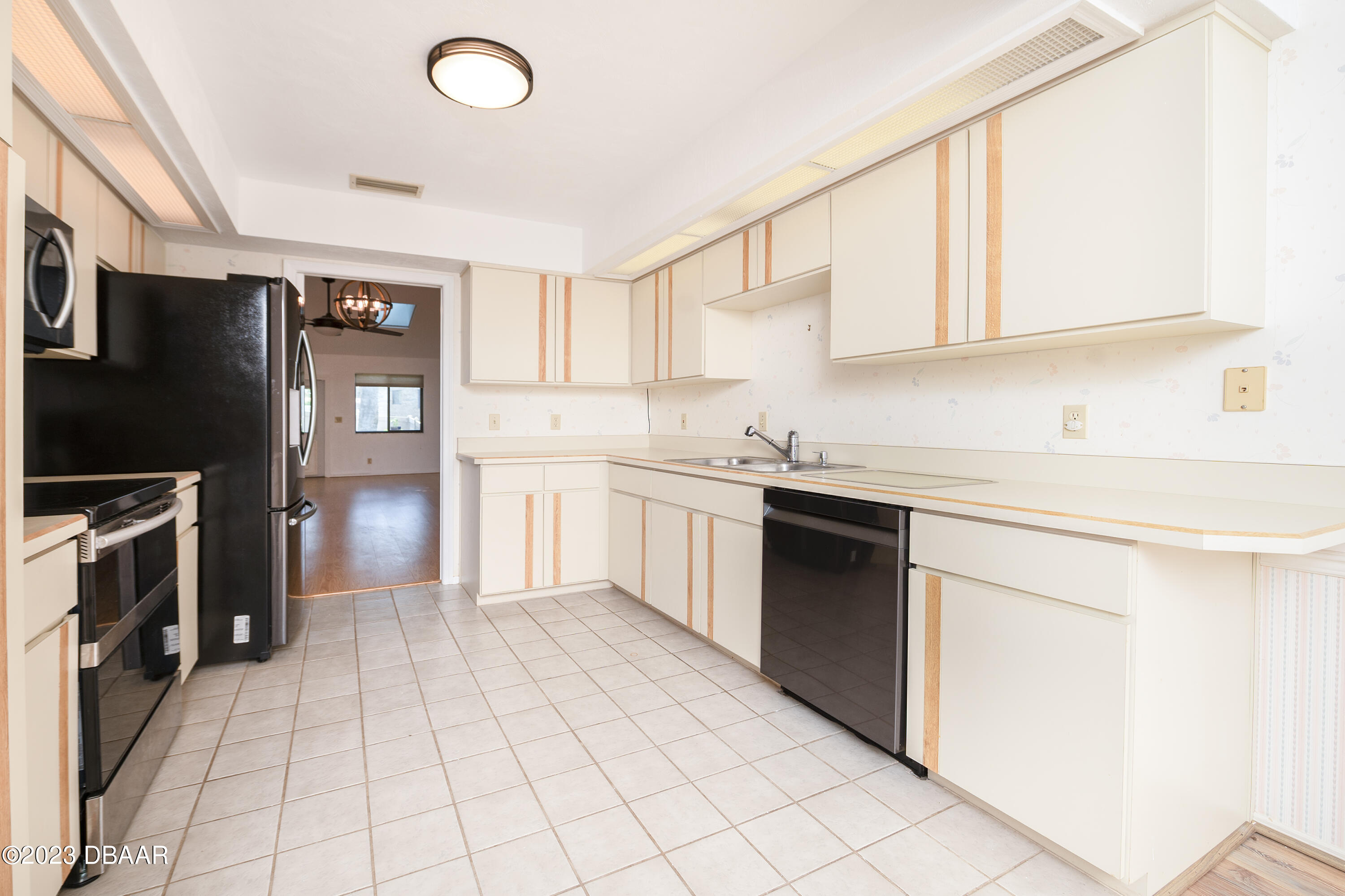 8 Mayfield Terrace Ormond Beach, FL 32174 - Photo 3 of 37 NM_8MayfieldTerr_28June23_286 copy