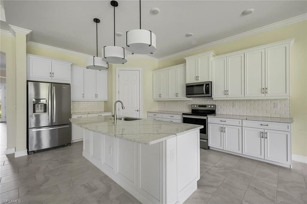 28113 Captiva Shell Loop Bonita Springs, FL 34135 - Photo 7 of 26