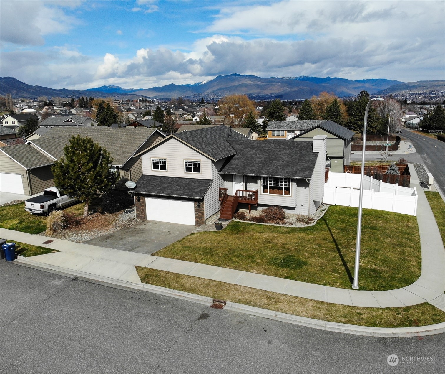 576 Saddle Rock Loop Wenatchee, WA 98801 - Photo 1 of 40 an aerial view of a house