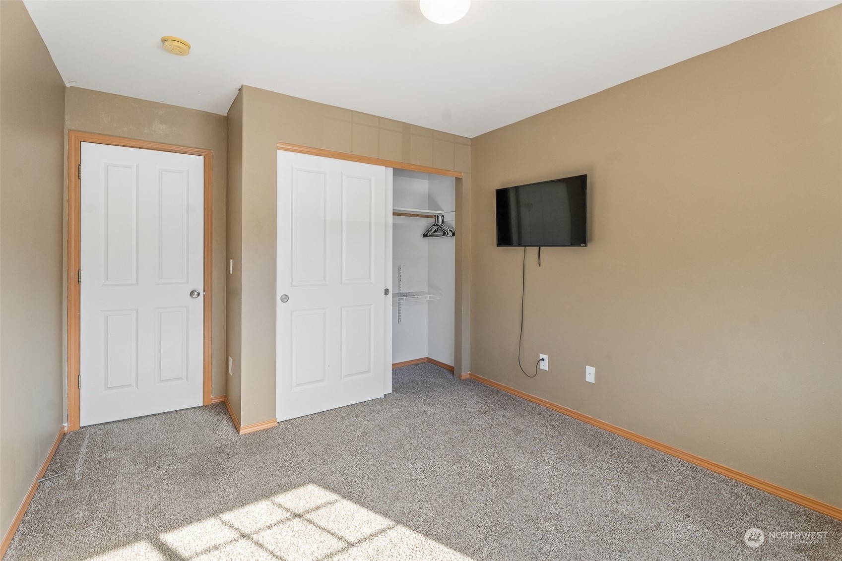 576 Saddle Rock Loop Wenatchee, WA 98801 - Photo 27 of 40 a view of a livingroom with a flat screen tv