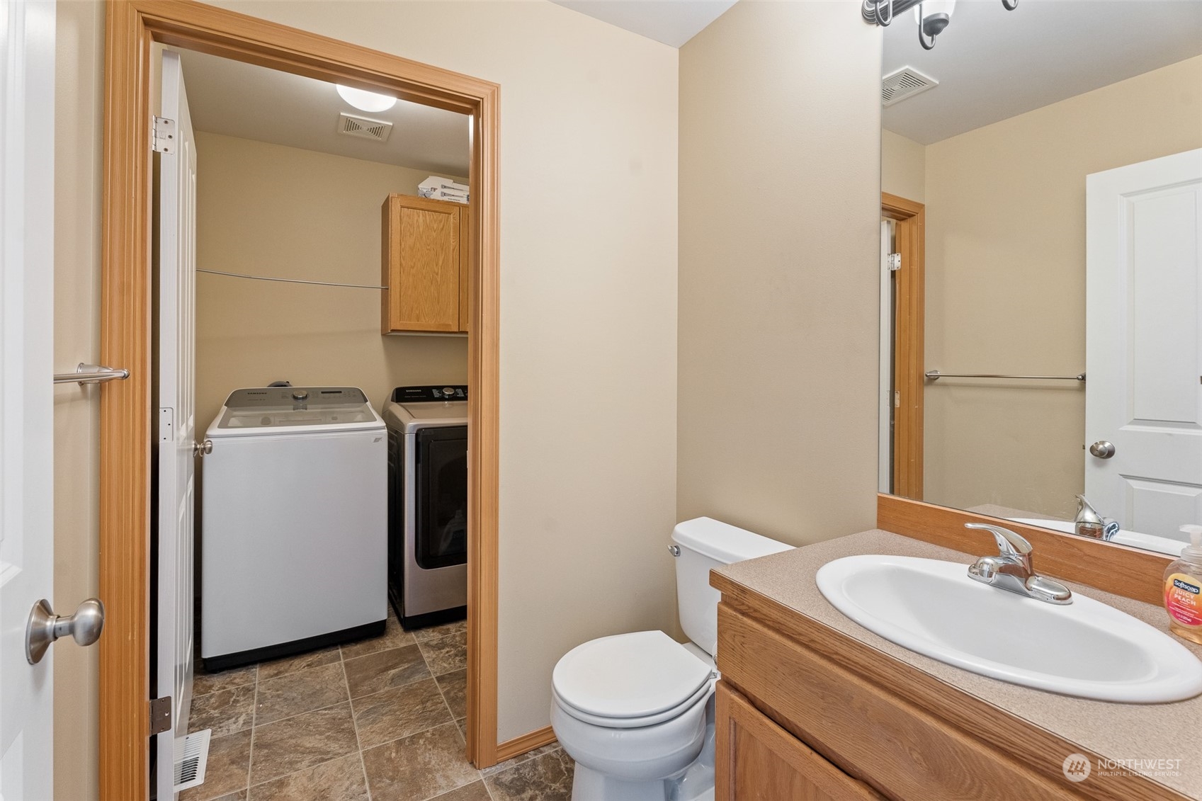 576 Saddle Rock Loop Wenatchee, WA 98801 - Photo 31 of 40 a bathroom with a sink toilet and mirror