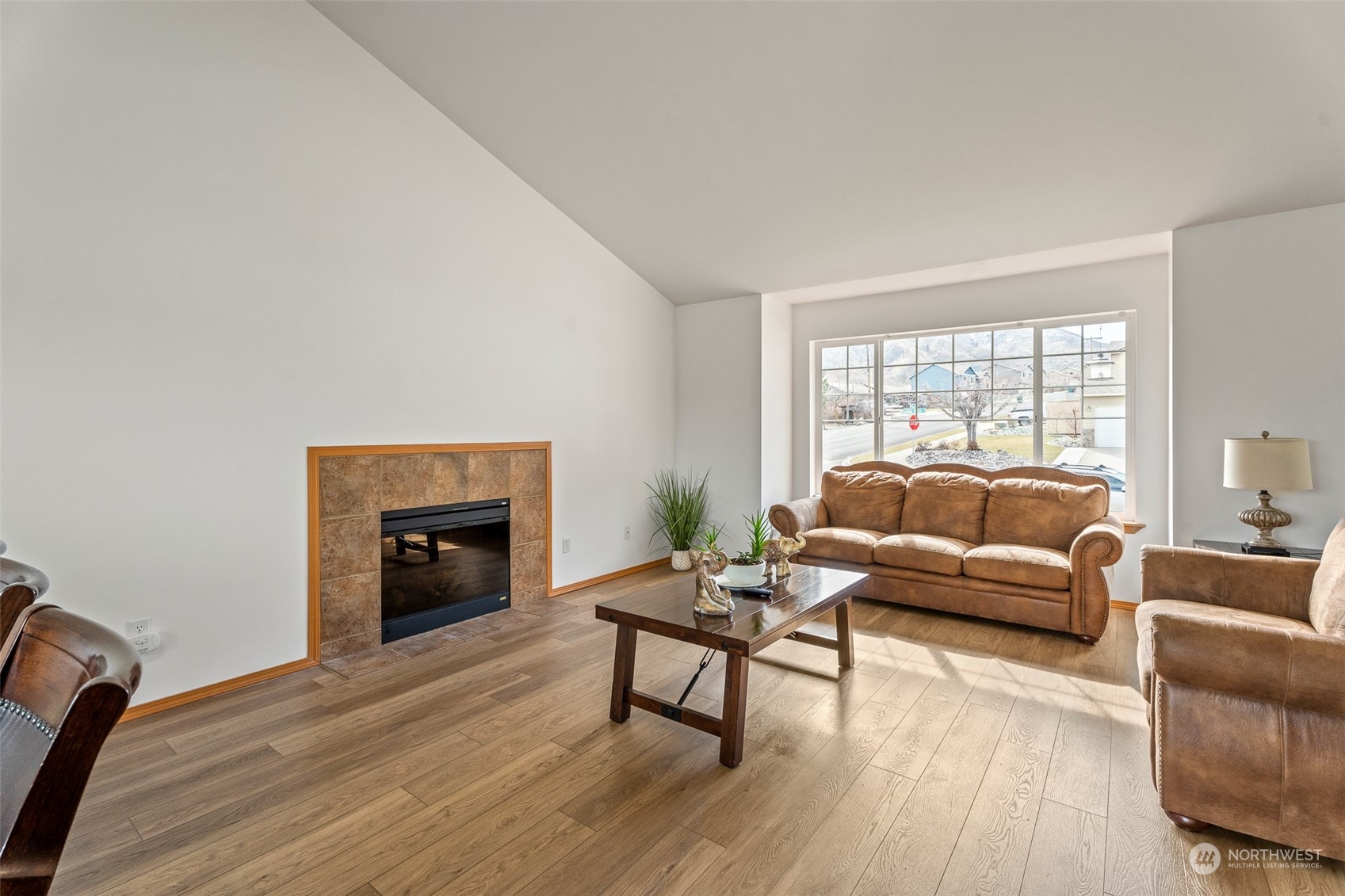 576 Saddle Rock Loop Wenatchee, WA 98801 - Photo 6 of 40 a living room with furniture and a fireplace