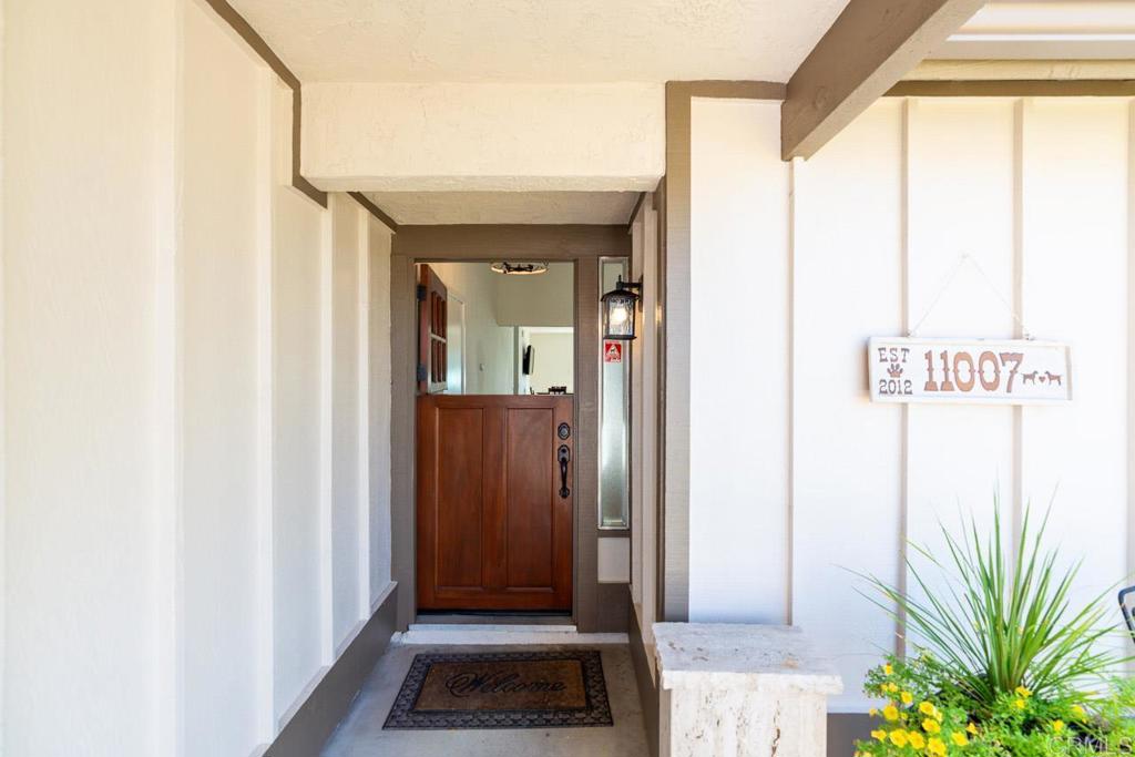 11007 Crystal Springs Road Santee, CA 92071 - Photo 4 of 33 Entry