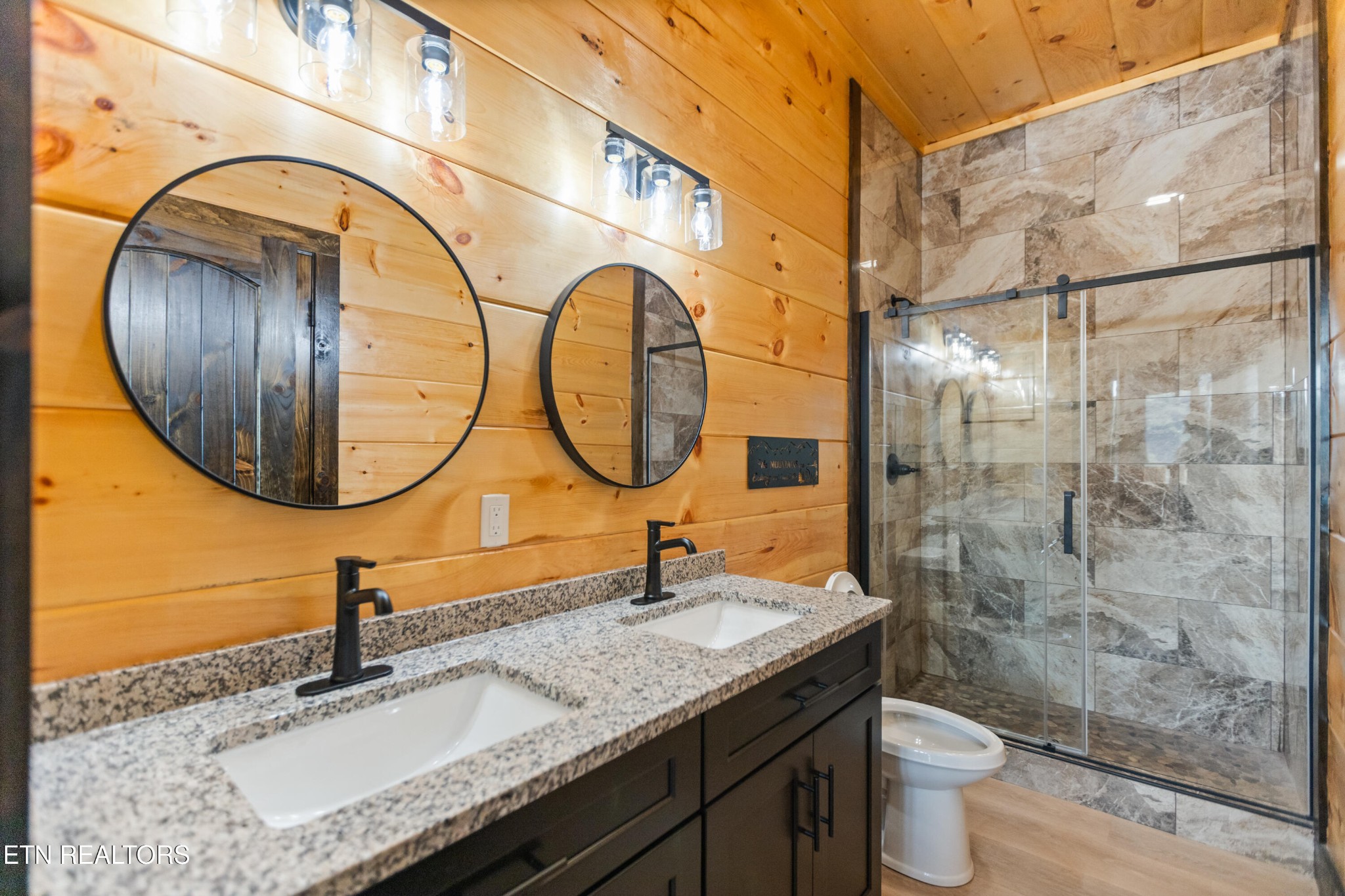 2412 Mountain Ridge Way Sevierville, TN 37862 - Photo 17 of 52 Gallery Image 17