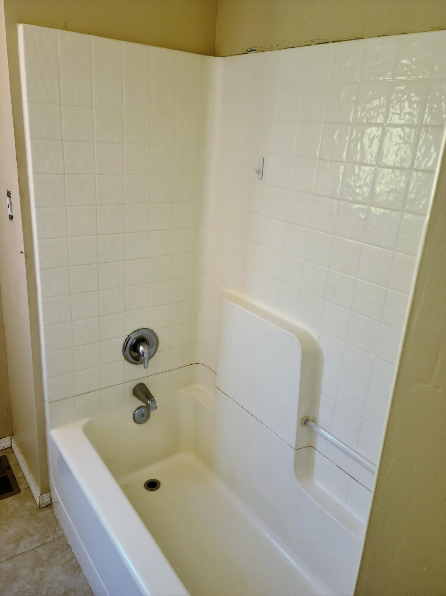 14739 Ravine Road Redding, CA 96003 - Photo 13 of 34 BATHROOM 2