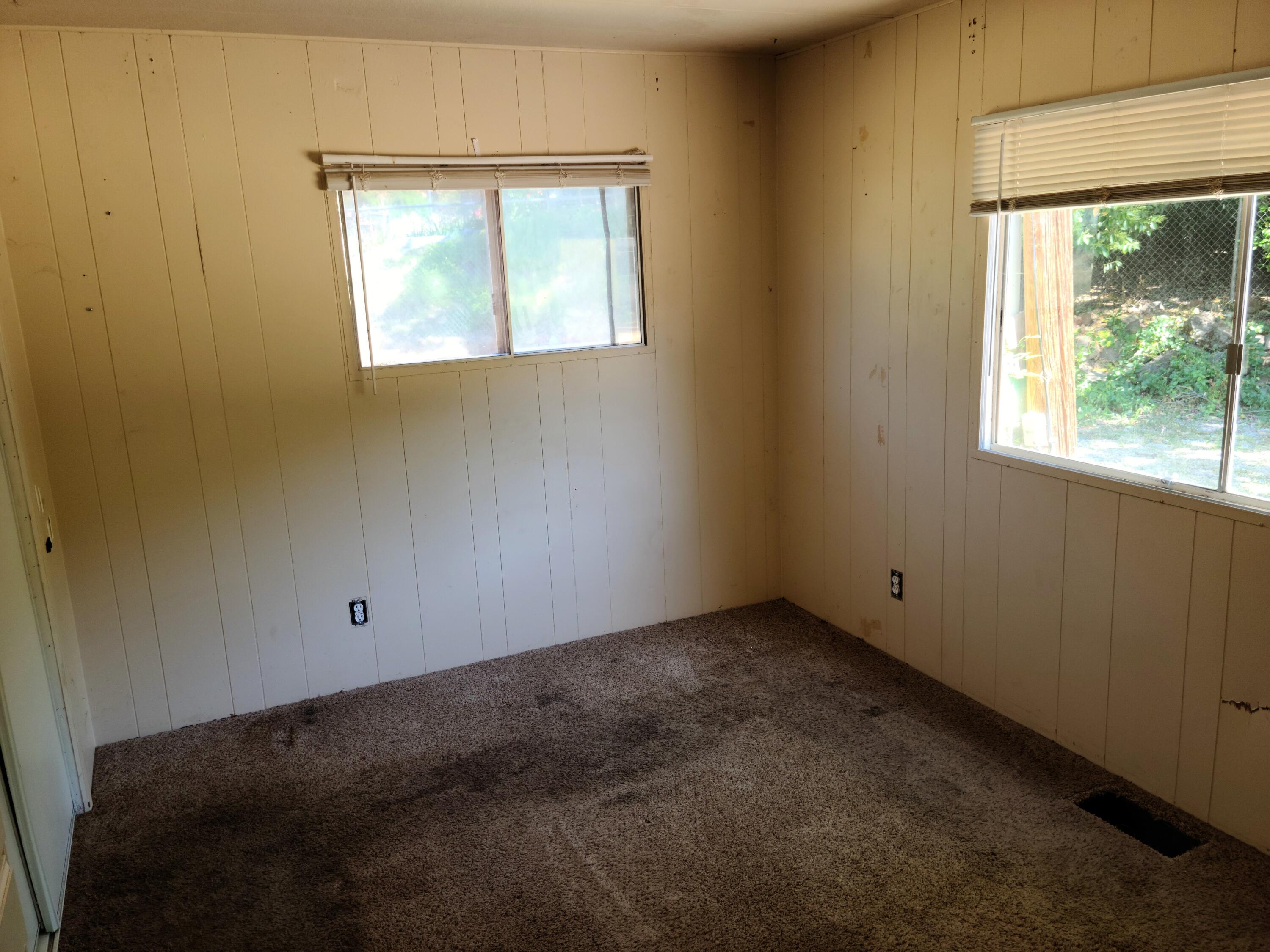 14739 Ravine Road Redding, CA 96003 - Photo 16 of 34 BACK BEDROOM 3