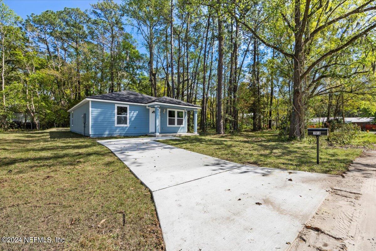 1913 Dahlia Road Jacksonville, FL 32254 - Photo 3 of 27 04-Photo - 004