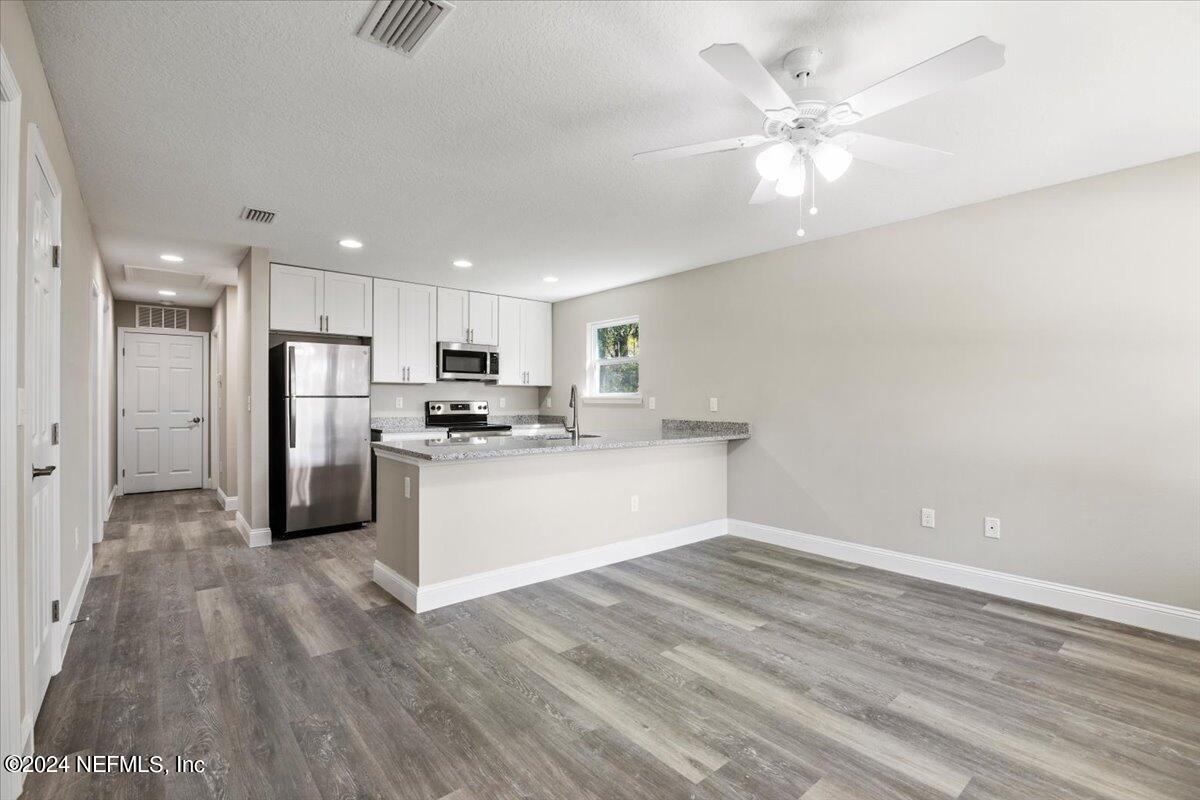 1913 Dahlia Road Jacksonville, FL 32254 - Photo 4 of 27 06-Photo - 006