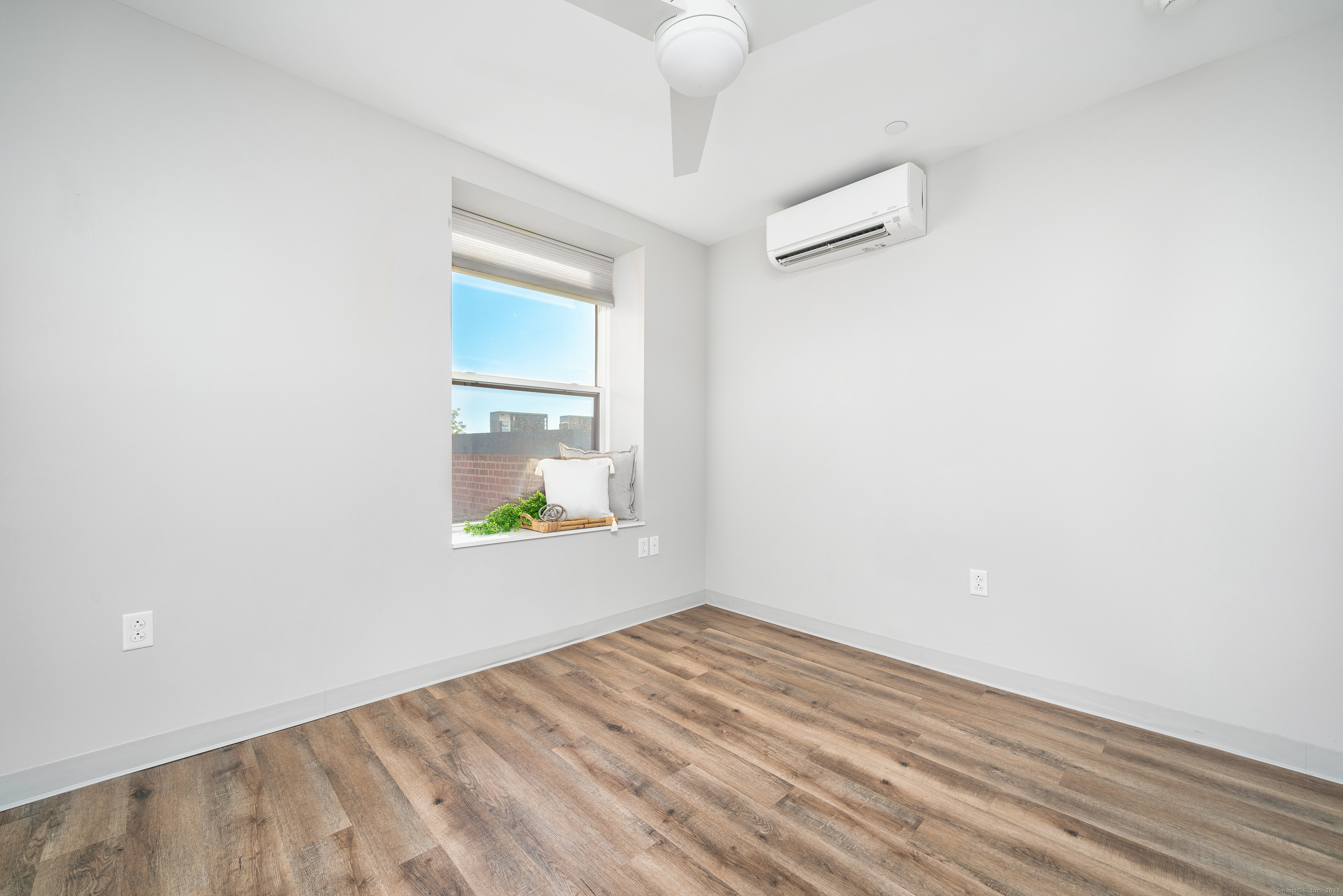 170 Ridge Road, Unit 304 Wethersfield, CT 06109 - Photo 18 of 25 an empty room with a window