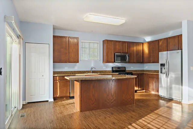 $339,000 | 413 Town Center Boulevard, Gilberts, IL 60136