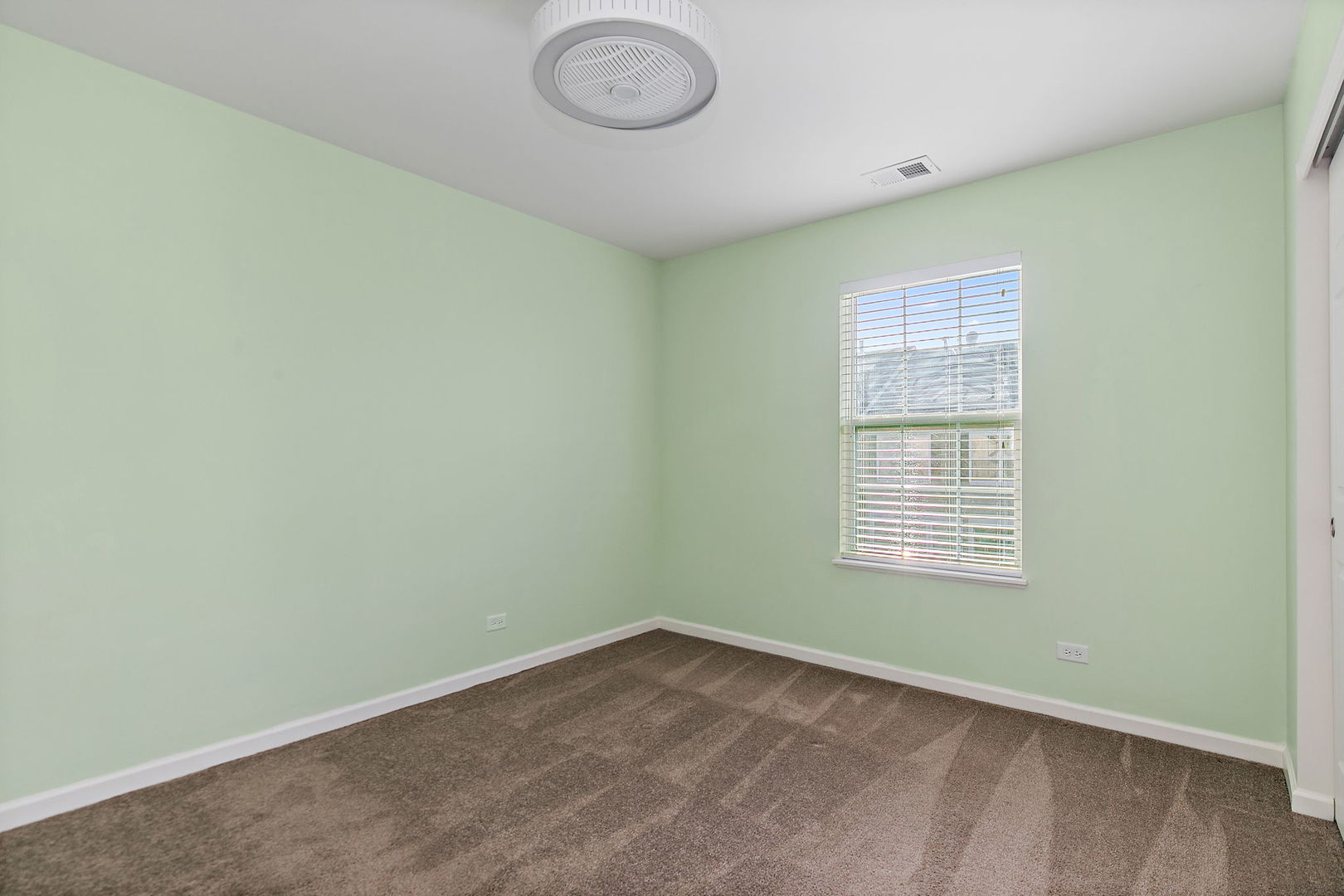 413 Town Center Boulevard Gilberts, IL 60136 - Photo 24 of 34 an empty room with a window