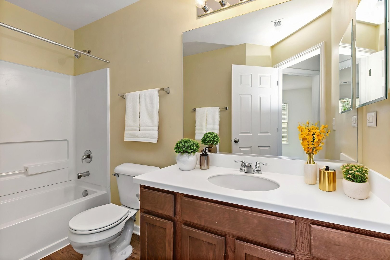 413 Town Center Boulevard Gilberts, IL 60136 - Photo 27 of 34 a bathroom with a sink a toilet and shower