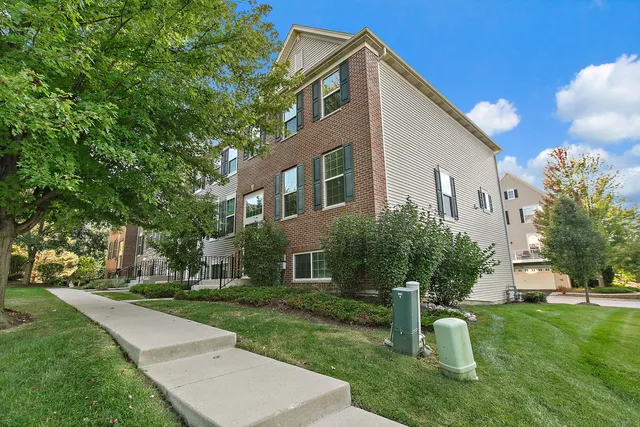 $339,000 | 413 Town Center Boulevard, Gilberts, IL 60136