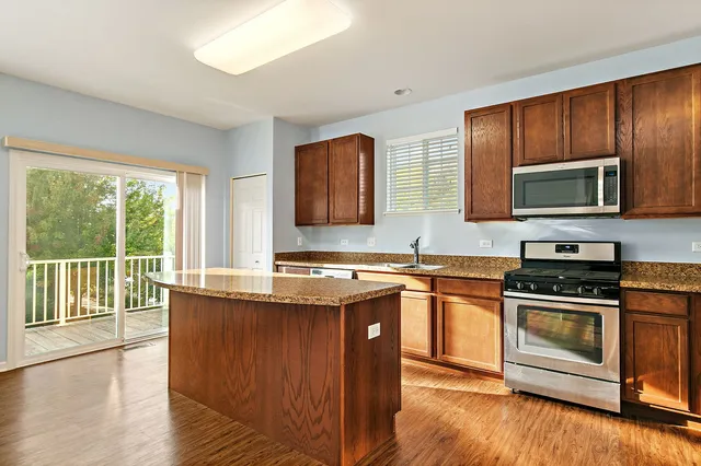 $339,000 | 413 Town Center Boulevard, Gilberts, IL 60136