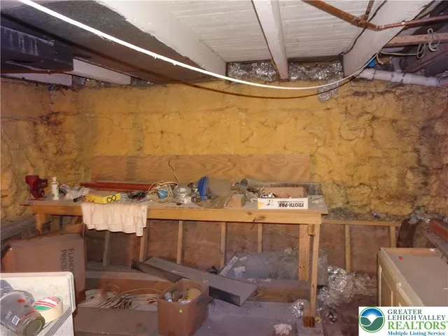 a view of house with backyard and garden